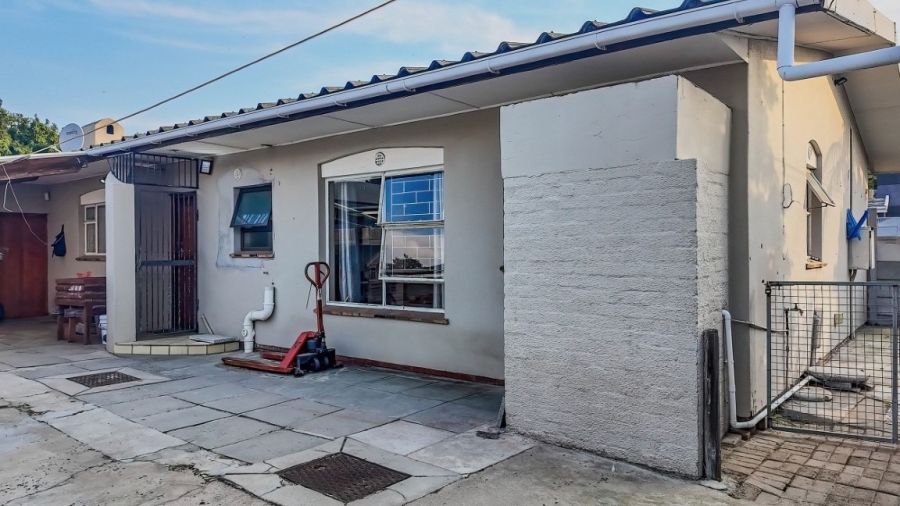 4 Bedroom Property for Sale in Oakglen Western Cape